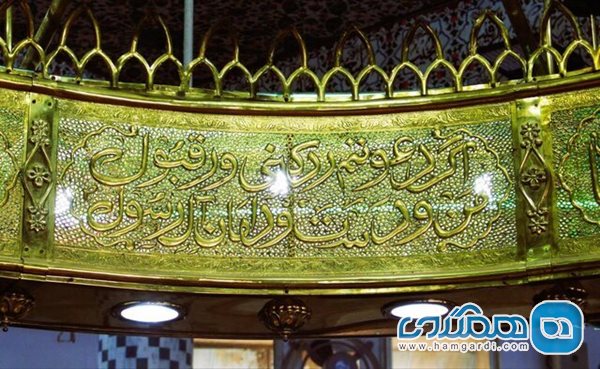 چلچراغ مسجد و آرامگاه مهر علیشاه گیلانی 