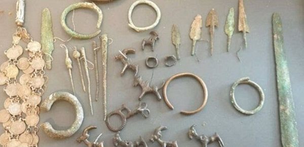 شهروندی دانمارکی تعدادی از اشیای باستانی متعلق به ایران را به سفارت ایران در کپنهاگ تحویل داد