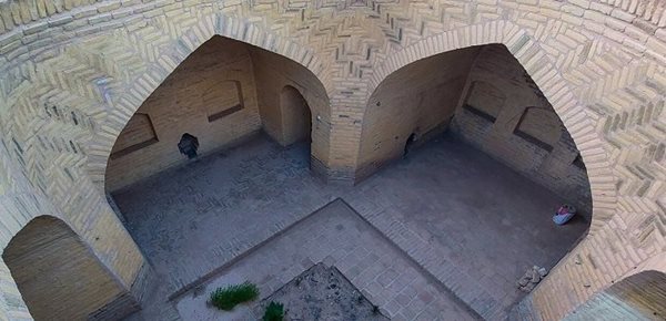 کاروانسرای نیستانک یکی از جاذبه های گردشگری استان اصفهان است