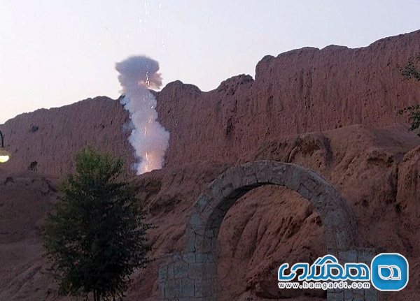 نورافشانی روز جهانی شدن نساجی کاشان روی دیوار قلعه جلالی