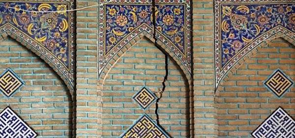 شکافهای شبستان و گنبدخانه مسجد سید اصفهان در حال بررسی است