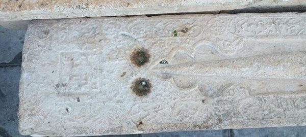 رها شدن سنگ قبر متعلق به دوره صفوی در سیتی سنتر اصفهان 2