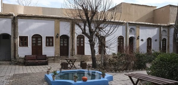 خانه موتمن الاطبا یکی از جاهای دیدنی تهران است