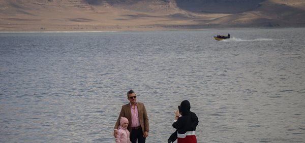 حضور مسافران نوروزی در کنار دریاچه ارومیه 2