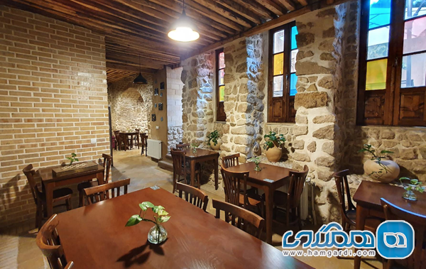 فضا و امکانات رستوران دوسی شیراز