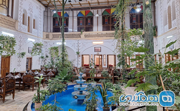 معماری زیبا و نورپردازی چشم نواز سفره خانه سنتی مظفری (Mozaffari Traditional Restaurant)