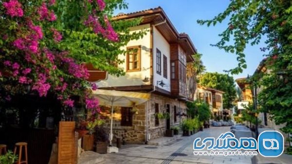 خیابان های سنگفرش شهر قدیمی کالیچی در آنتالیا