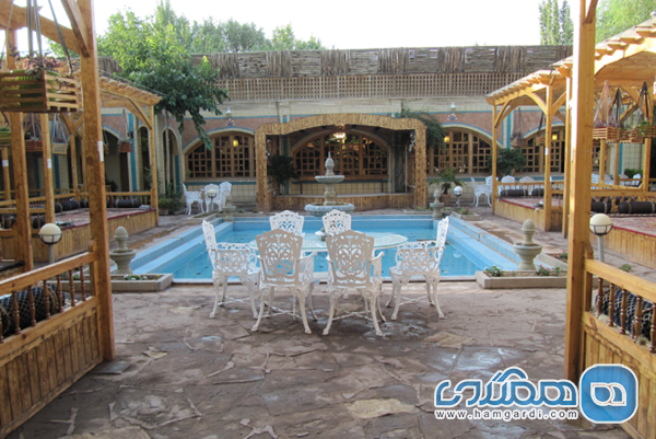 باغ رستوران سه کاج اصفهان