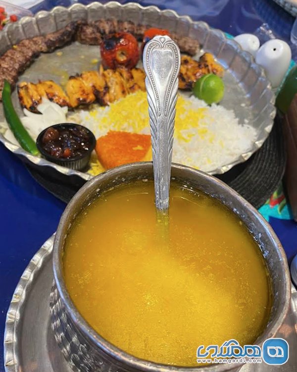 دکوراسیون سنتی و سرو غذا در ظروف مسی