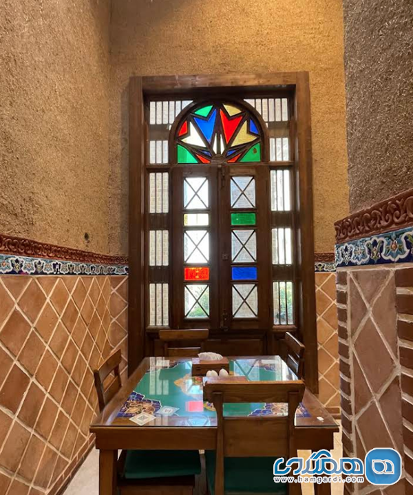 اتمسفر و فضای رستوران: تحلیل تجربه داخلی و خارجی