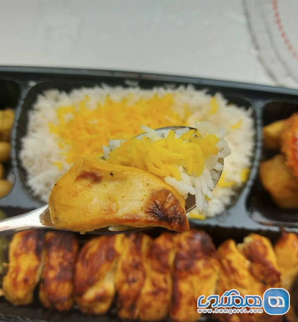 بررسی فضای رستوران و خدمات پشتیبانی (Ambiance and Logistics)