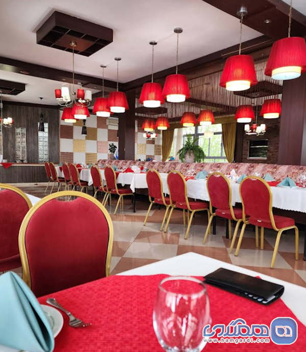 رستوران بین المللی ایلمیلی: غذاهای دریایی و نوای موسیقی