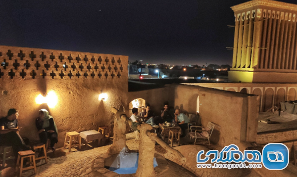 کافه خانه هنر: میزبانی در قلب تاریخ و چشم انداز بام های خشتی