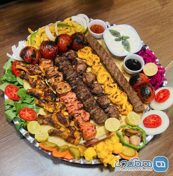 رستوران شب های کویر (تاج): مرکز سرو بزقرمه و خورشت های ایرانی