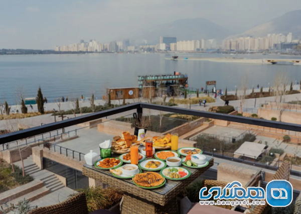 کافه رستوران ها و فضاهای اجتماعی با دید ممتاز دریاچه
