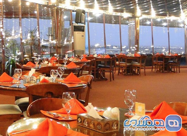 رستوران گردان امپراطور و کاکتوس سبز