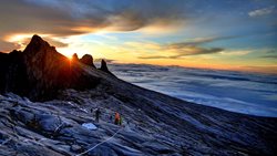 کوه کینابالو، بلندترین کوه در مالزی