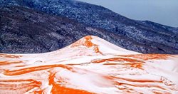 صحرای قرمز آفریقا | بارش عجیب برف در صحرای قرمز آفریقا !