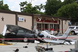 سقوط مرگبار هواپیما روی یک مرکز خرید در ملبورن همه را شوکه کرد !