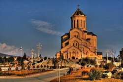 کلیسای جامع تثلیت تفلیس| نماد احیای دینی و ملی گرجستان