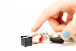 معرفی ابزار سفر | کوچکترین شارژر تلفن همراه دنیا
