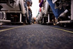 علت ورم پاها در سفرهای هوایی چیست ؟