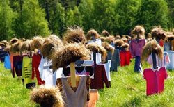 مزرعه مترسک ها | مزرعه مردمانی خاموش در فنلاند