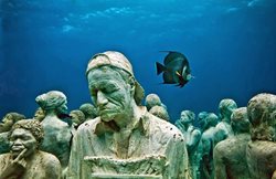 معروف ترین موزه زیر آب دنیا و تماشای مجسمه هایی زیبا