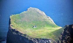جزیره ای با یک خانه کوچک | راز آلودترین خانه در ایسلند