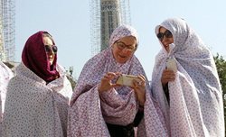ذوق و خوشحالی گردشگر خانم ایتالیایی در سفر به مشهد