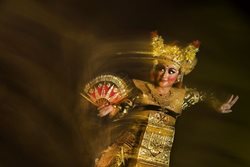 عکس منتخب نشنال جئوگرافیک | فستیوال رقص جالب در بالی !!