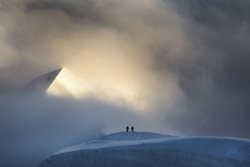 عکس منتخب نشنال جئوگرافیک | نور هدایت کننده کوهستان مونت بلاک