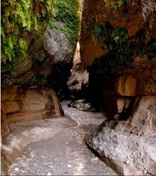 غار زینگان | مرموز و دلفریب در بطن شهری تاریخی