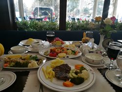 هتل پارسیان اوین | اولین رستوران بیست و چهار ساعته تهران