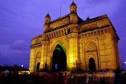 جاذبه های گردشگری بمبئی را در اوج زیبایی و نشاط تجربه کنید