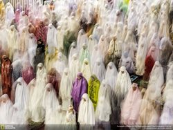 عکس منتخب نشنال جئوگرافیک | نمازگزاران رمضان