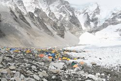 شرایط صعود به قله اورست | آیا صعود به قله اورست غیر اخلاقی است؟