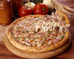 تفاوت پیتزای ایتالیایی و آمریکایی | کجا پیتزای آمریکایی بخوریم؟