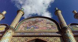 شاه قاجار با این دروازه عکس دارد
