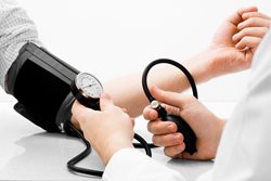 بیش از 40 درصد از مبتلایان به فشار خون از آن بی اطلاع هستند