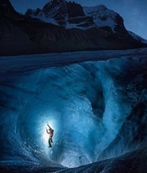 یخ نوردی بی همتای شب هنگام در دنیای یخی یخچال آثاباسکا + عکس
