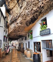 شهر صخره ای Setenil de las Bodegas + عکس