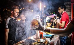 خوشمزه ترین غذاهای خیابانی را در پایتخت ایران تجربه کنید!