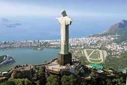 در سفر به برزیل مجسمه مسیح نجات دهنده، مواظب شما است