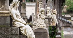 جاذبه ای گردشگری از نوع قبرستان
