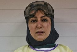 کبودی چهره خانم دکتر در اثر ساعت ها کار + عکس
