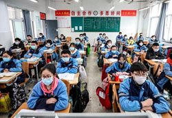 بازگشت دانش آموزان چین به مدرسه + عکس