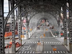 خیابان های خلوت نیویورک در روزهای قرنطینه + عکس