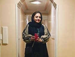 عکس آینه ای نرگس محمدی دم در آسانسور