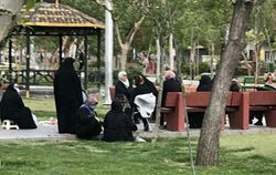 دورهمی کرونایی زنان در پارک فجر تهران + عکس